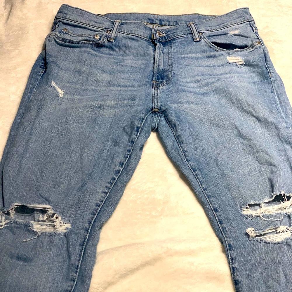 Men’s • Abercrombie & Fitch • Straight Leg Fit Denim 33X32